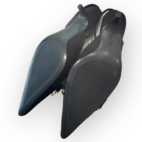 NWOT Zara Black Suede Pointy Toe Slingback Kitten Heels With Gold Chain - Picture 11 of 13